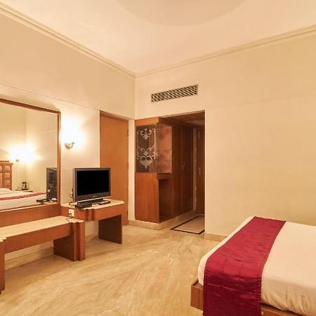 Hotel Dee Cee Manor Ченай Екстериор снимка