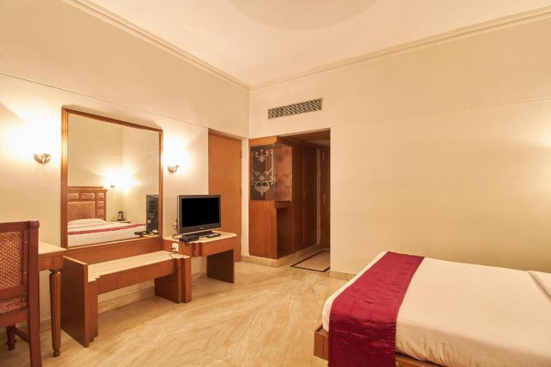 Hotel Dee Cee Manor Ченай Екстериор снимка